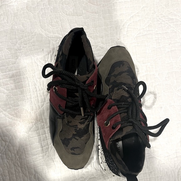 Steve Madden Cliff Sneaker